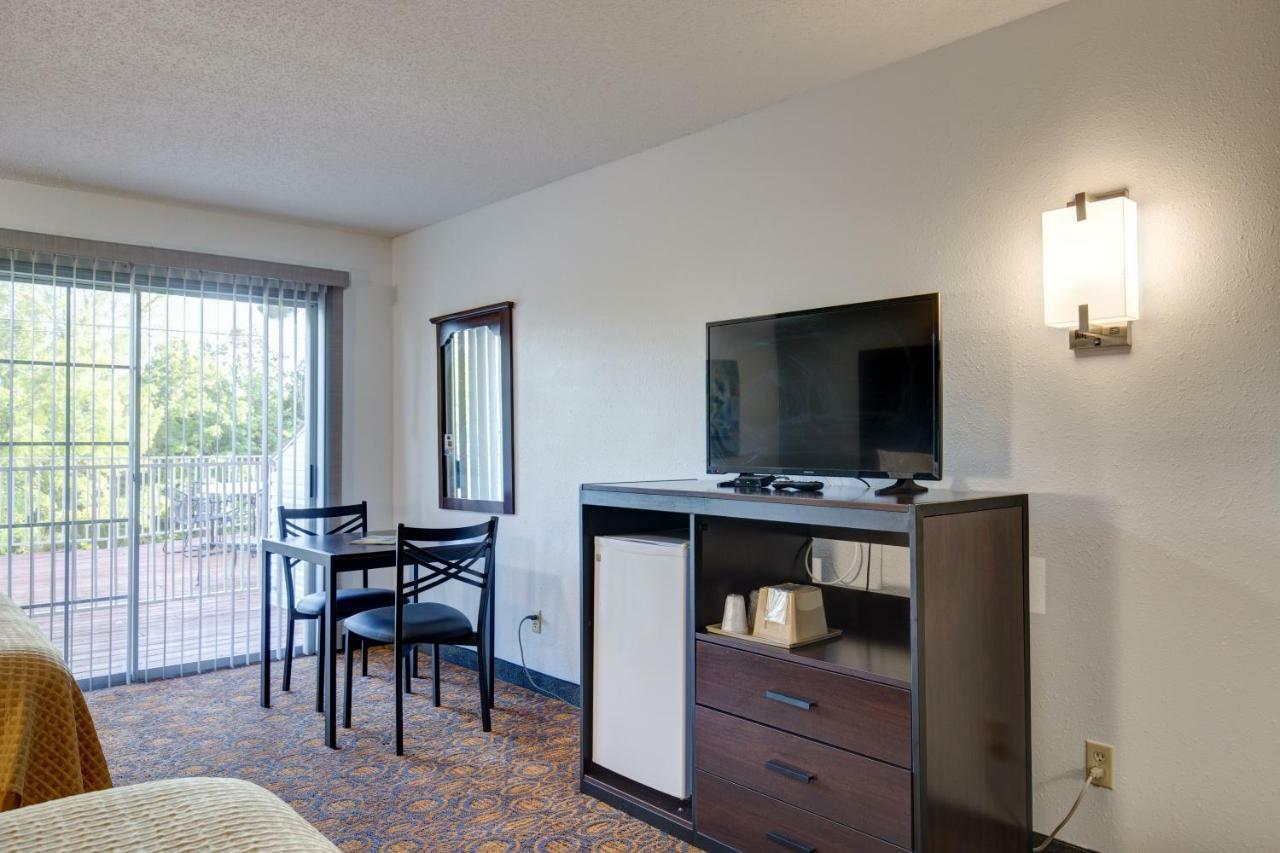 Howard Johnson By Wyndham Branson Theatre District Bagian luar foto