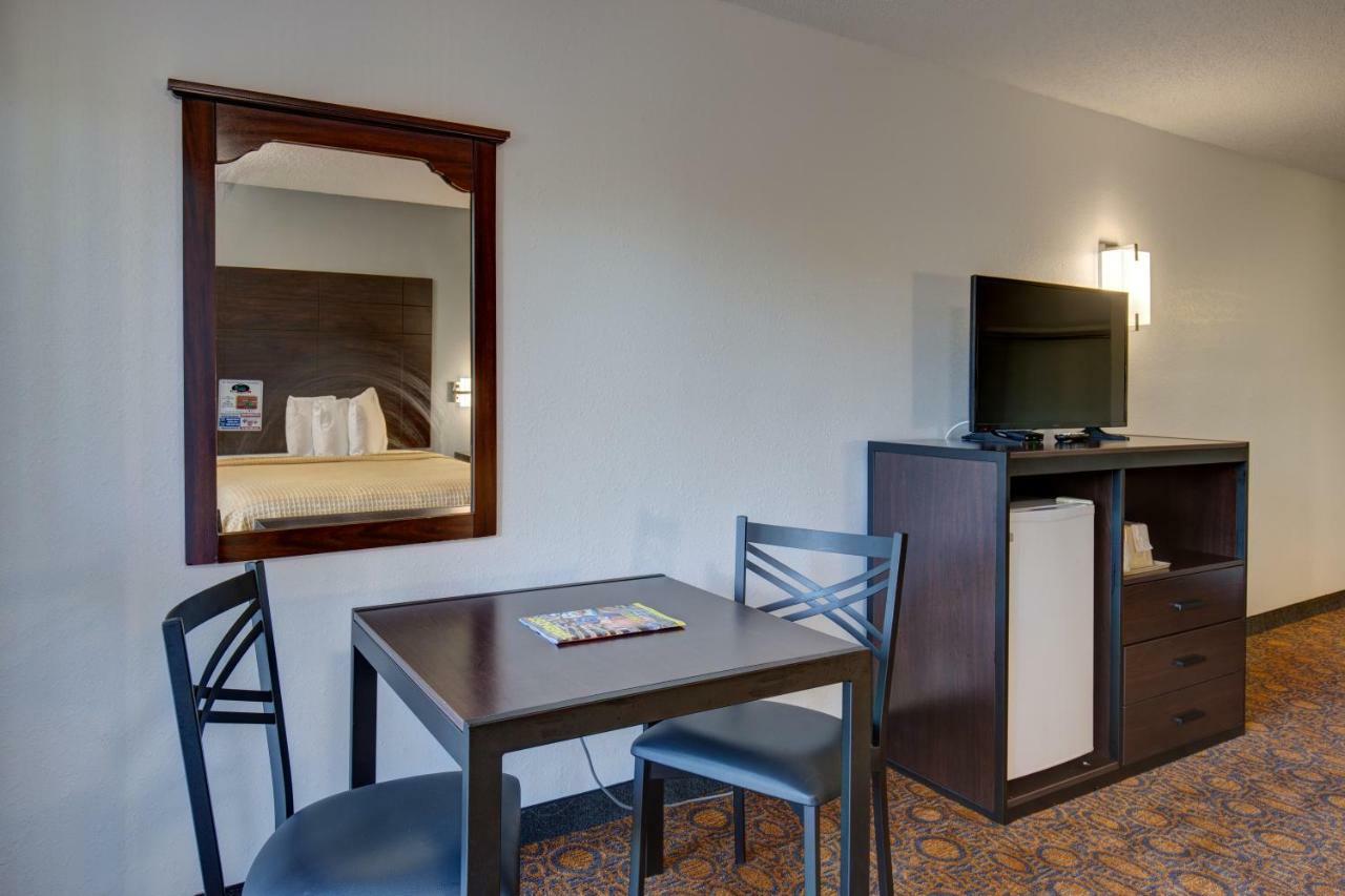 Howard Johnson By Wyndham Branson Theatre District Bagian luar foto